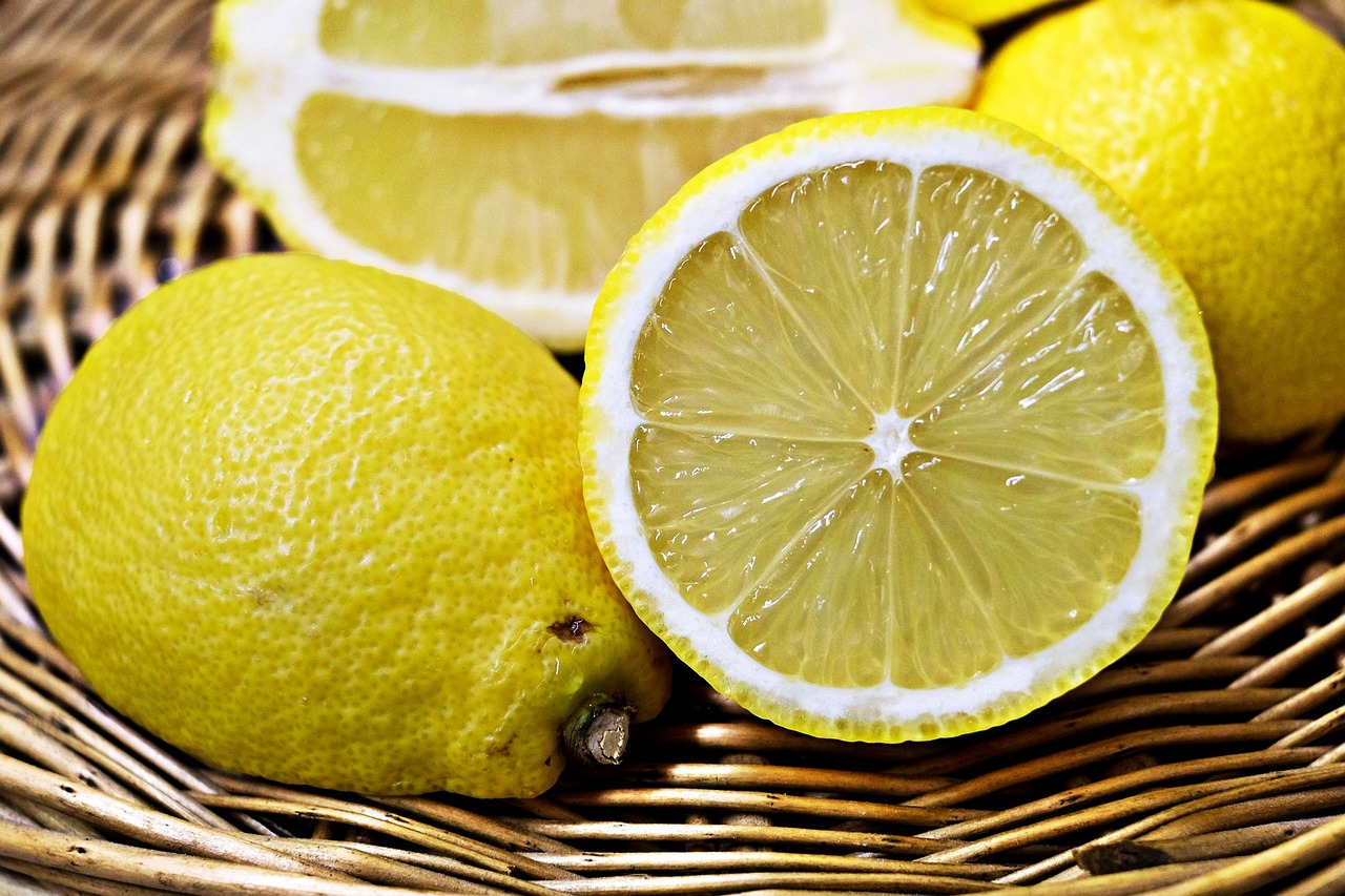 10 Creative Ways to Use Fresh Lemons in Cooking